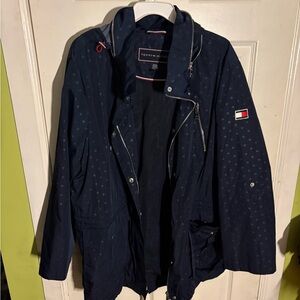 Tommy Hilfiger Blue Raincoat with High Collar and Textured Fabric